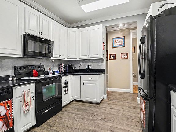 5th image of 524 Dillon St