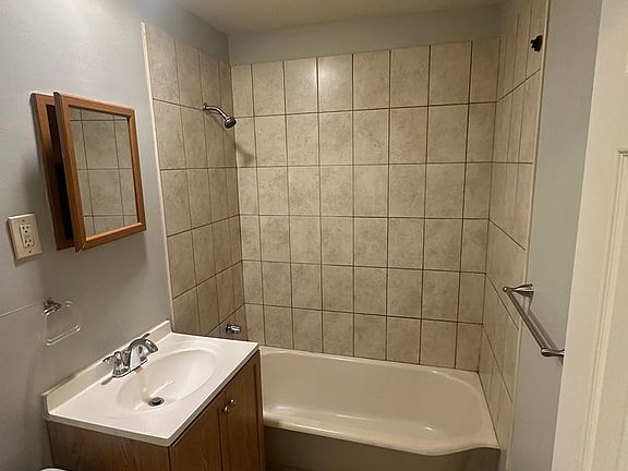 4th image of 18-24 Balzac Ct #18