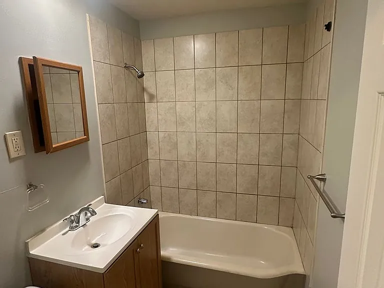 18-24 Balzac Court — Photo 4
