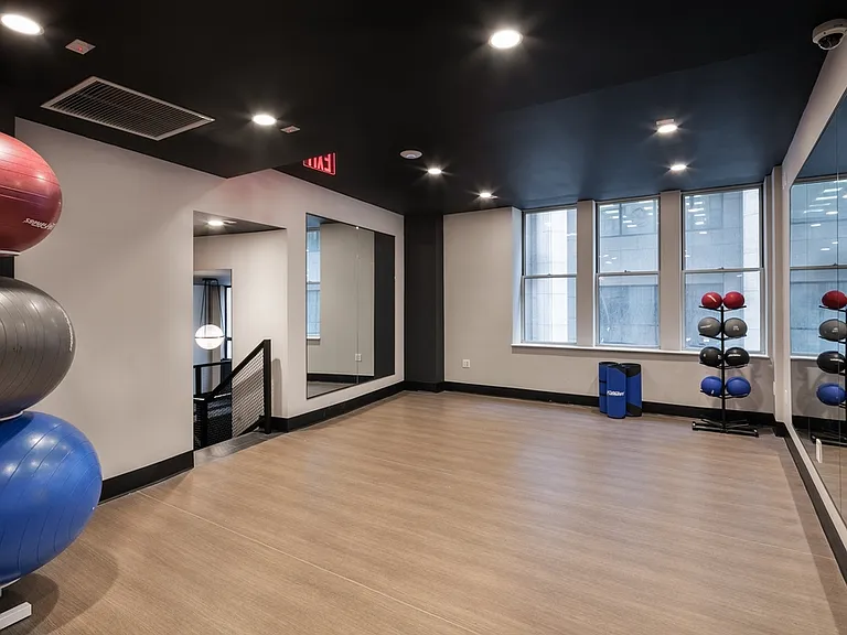 67 Wall St #23G — Photo 10