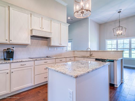 5th image of 1708 W Cove