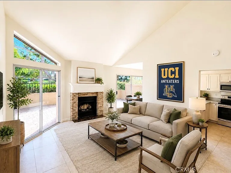 193 Stanford Ct — Photo 2
