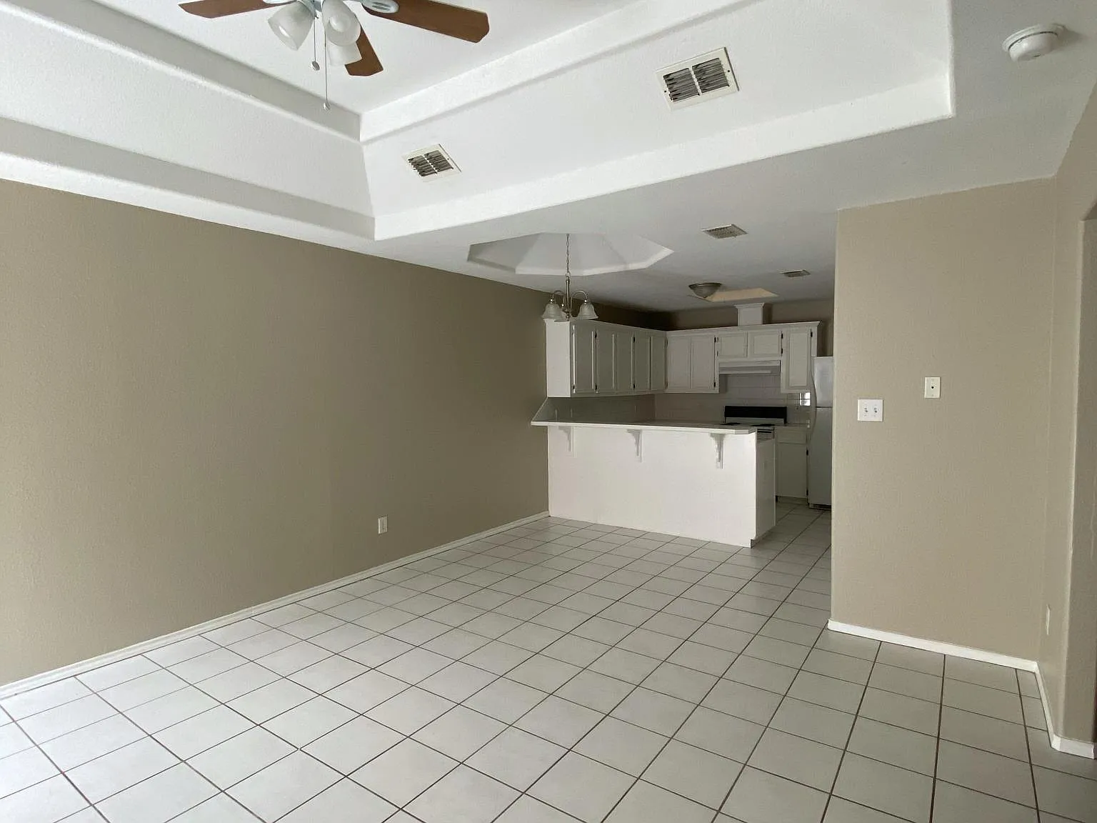 2 bed, 950 sqft, $729 — Photo 1