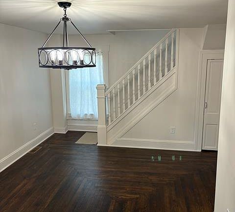 3rd image of 125 College St