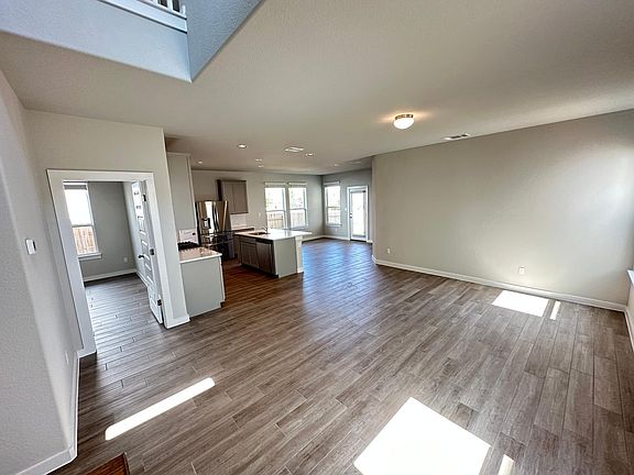 Livingroom, Kitchen, Breakfast nook, Office entry