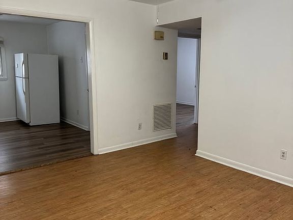 4th image of 128 Whispering Oaks Ln #9