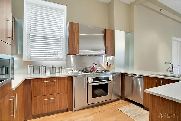 Rented by Anchor Associates | media 31