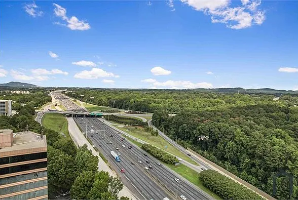 3 bed, 4200 sqft, $2,100 — Photo 4