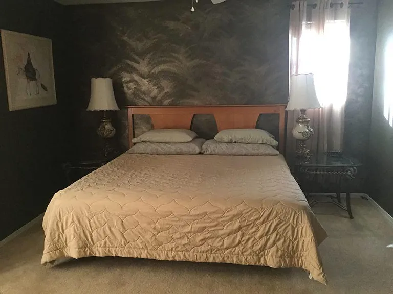 Bedroom Nr 1
Master Bedroom
Features
One King Size Bed
Walk in closet