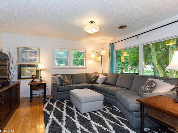 2nd image of 350 Pembroke Ave