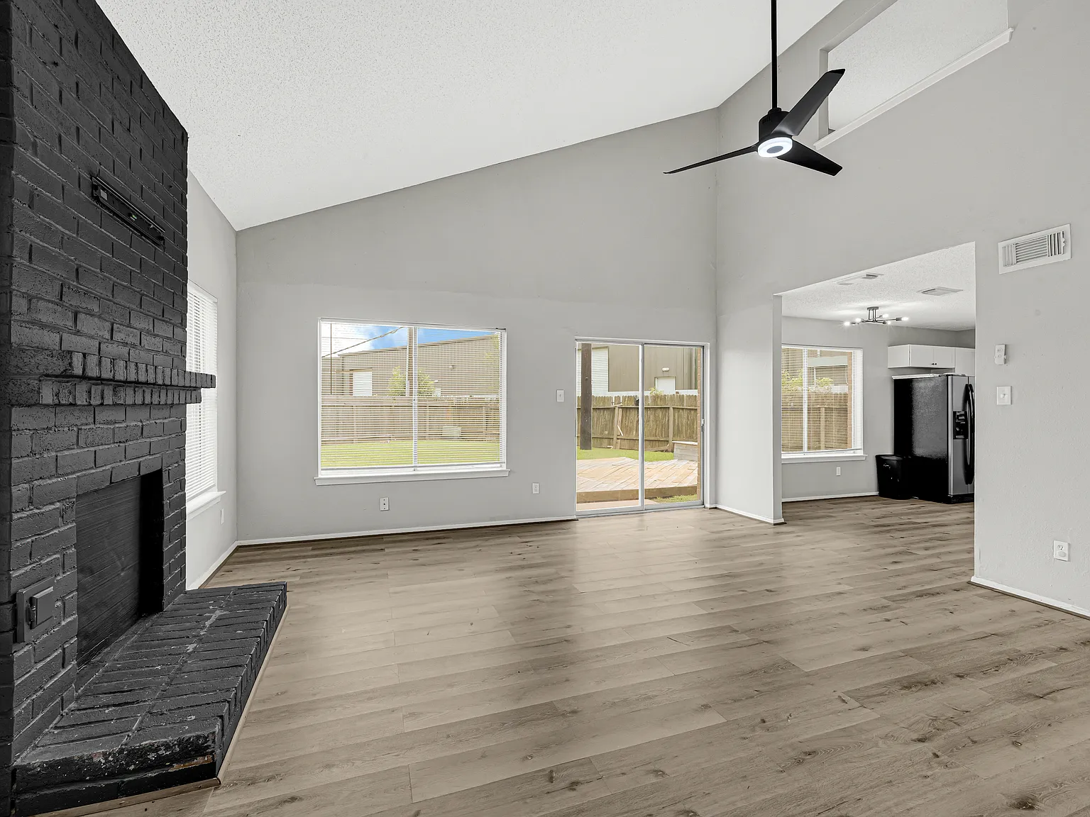 3 bed, 1388 sqft, $1,850 — Photo 4