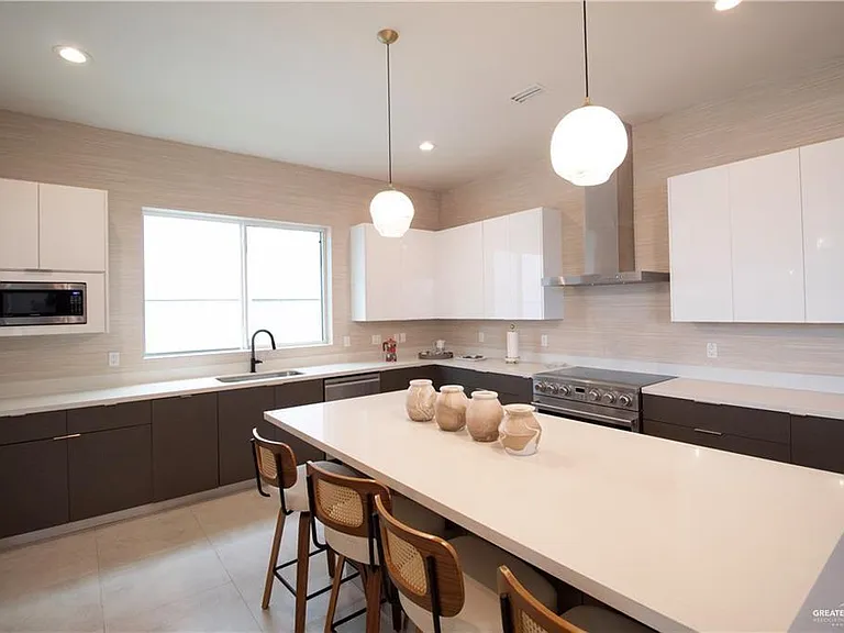 4815 Sheffield St — Photo 5