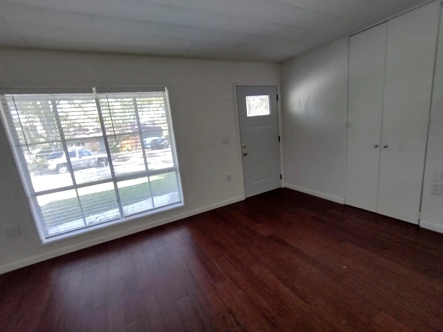 3411 N Windcrest Dr — Photo 2