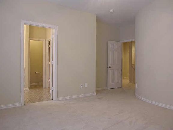 4th image of 207 Wooded Glen Ct