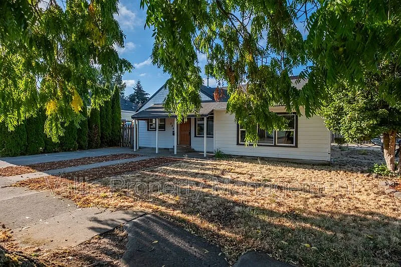 4 bed, 1.5 bath, 1759 sqft, $1,995 — Photo 2