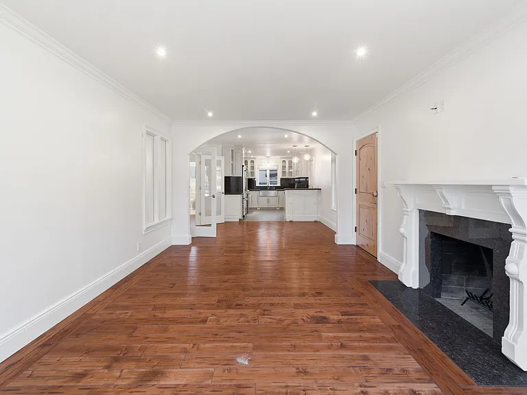 2476 Homewood Dr — Photo 3