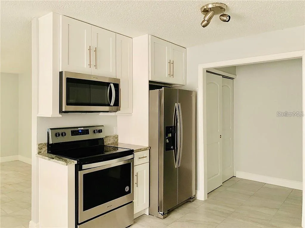 5 bed, 2.0 bath, 1118 sqft, $2,600 — Photo 4