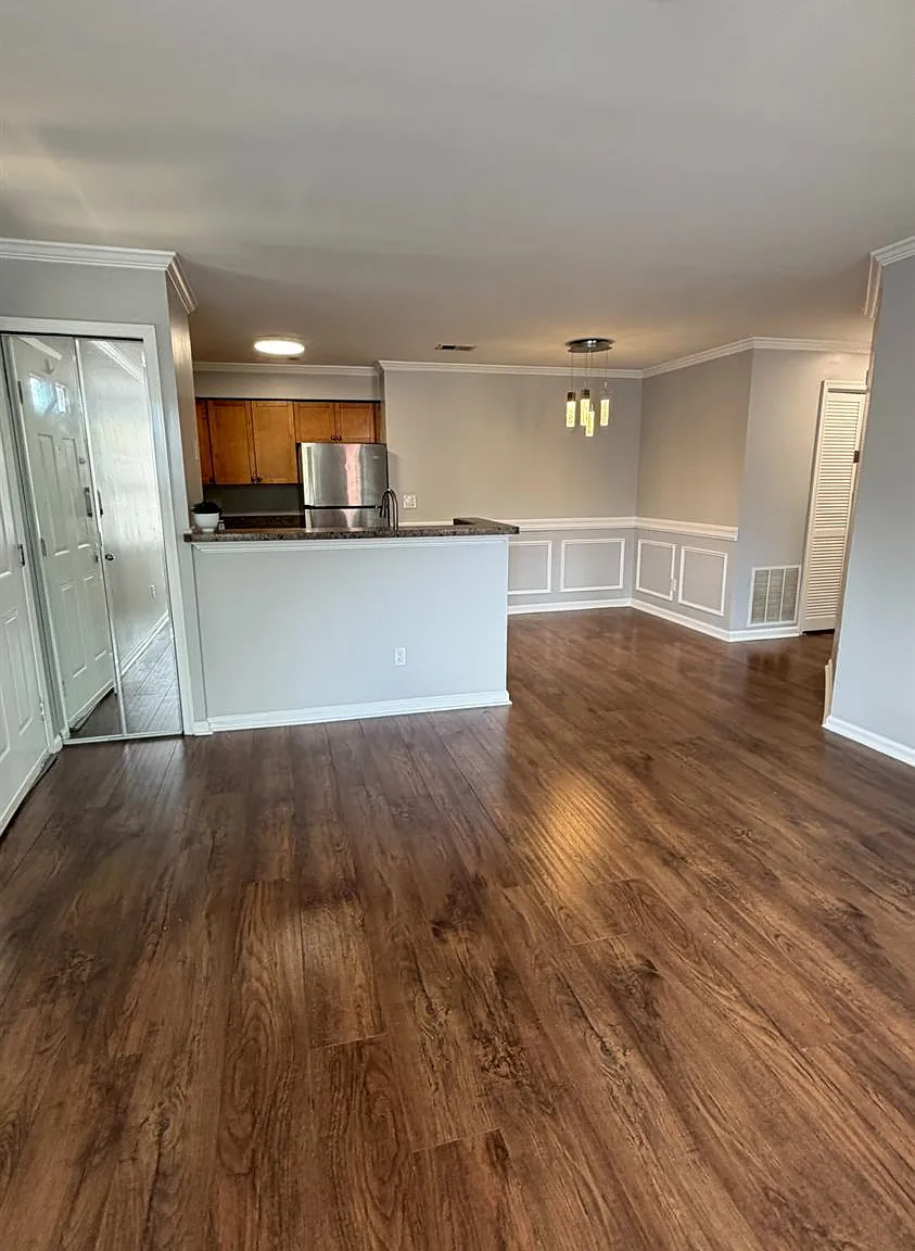 2 bed, 1.0 bath, 884 sqft, $2,250 — Photo 3