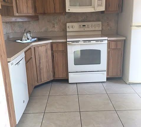 3rd image of 1023 Green Pine Blvd APT C