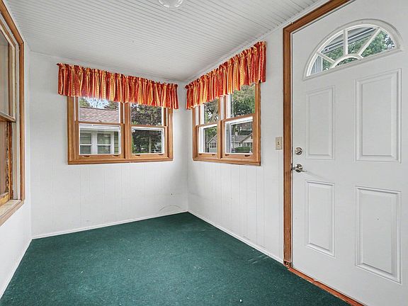 2nd image of 3636 Adams St