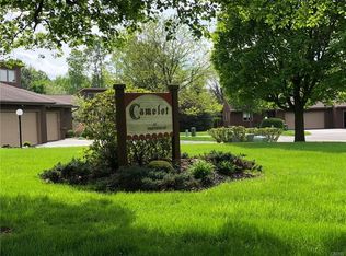 201 Weatheridge Dr, Camillus, NY 13031