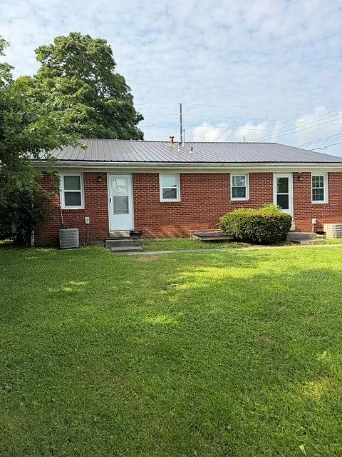 2 bed, $895 — Photo 2