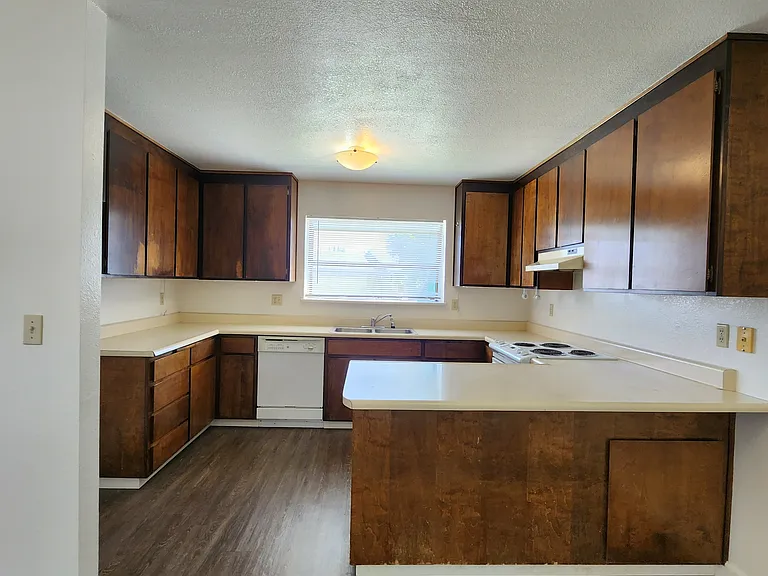 1115 N Lincoln St #B — Photo 7