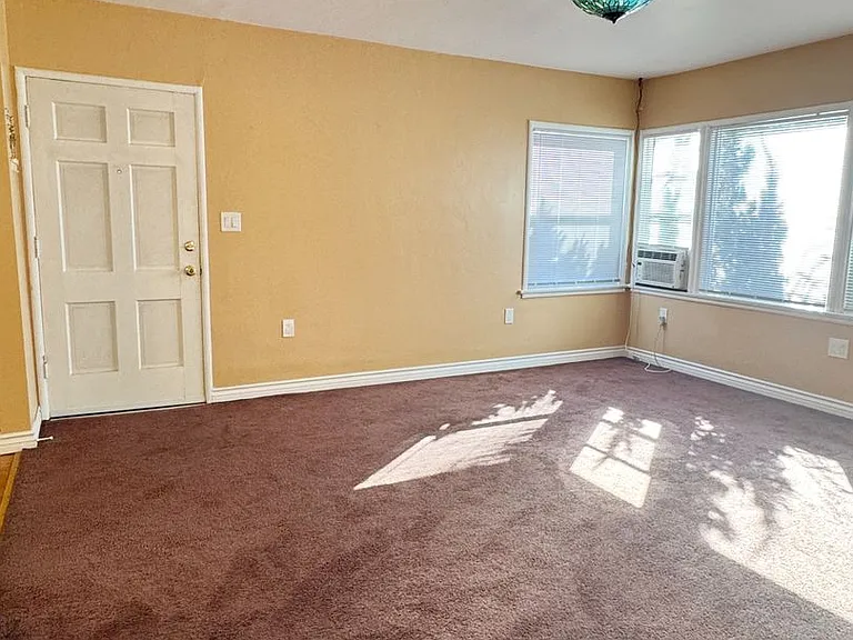 2444 Pacific Ave — Photo 7
