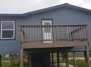 470 W Club Oak Ln, Rockport, TX 78382