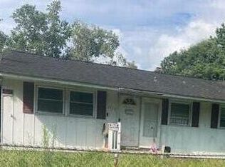 2438 Falcon Rd, North Charleston, SC 29406