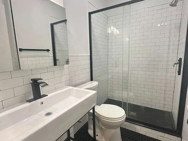 2423 Cambreleng Ave — Photo 18