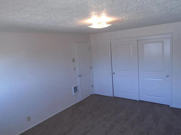 1125 Wyatt Ave #5 — Photo 5