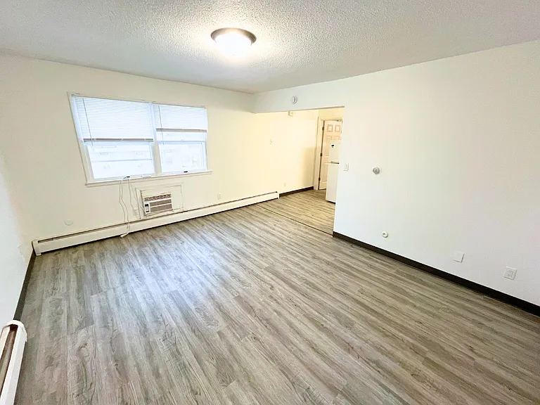 811 11th St #1 — Photo 4