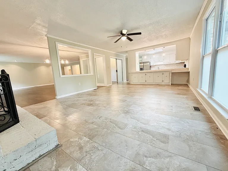 7905 Castleton Ln — Photo 16
