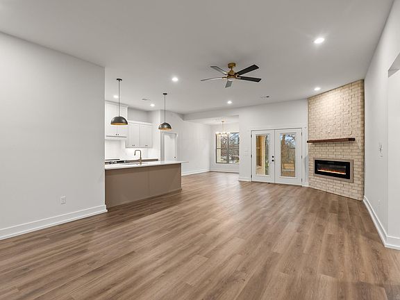 3rd image of 218 Michelle Dr