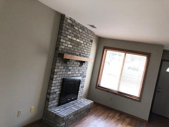 3rd image of 489 Harriet Ave