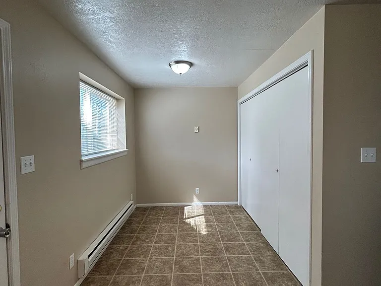 Main 819 S — Photo 5