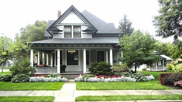 1st image of 720 E Foster Ave