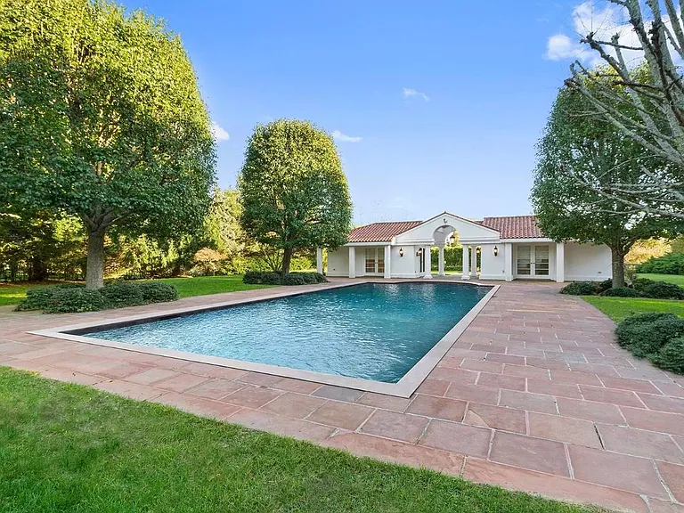 33 Apaquogue Rd — Photo 8