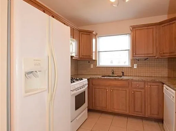 45 Evergreen Street image 4 of 11