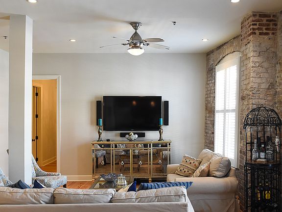 4th image of 711 Tchoupitoulas St APT 306
