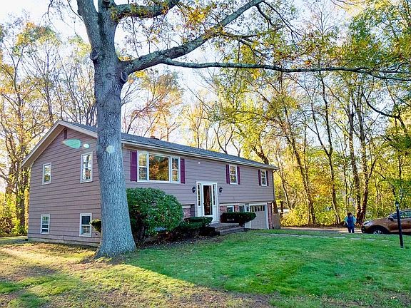 3rd image of 92 Sycamore Dr