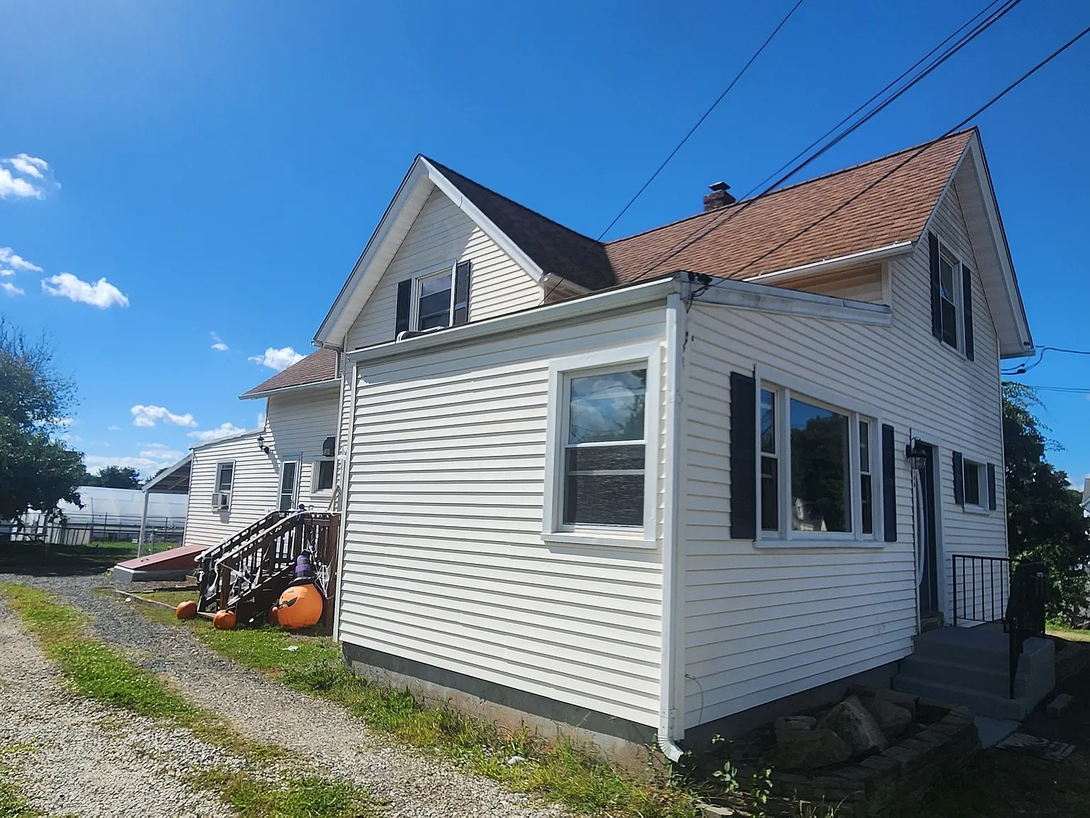 3 bed, 1.0 bath, 2078 sqft, $2,250 — Photo 3