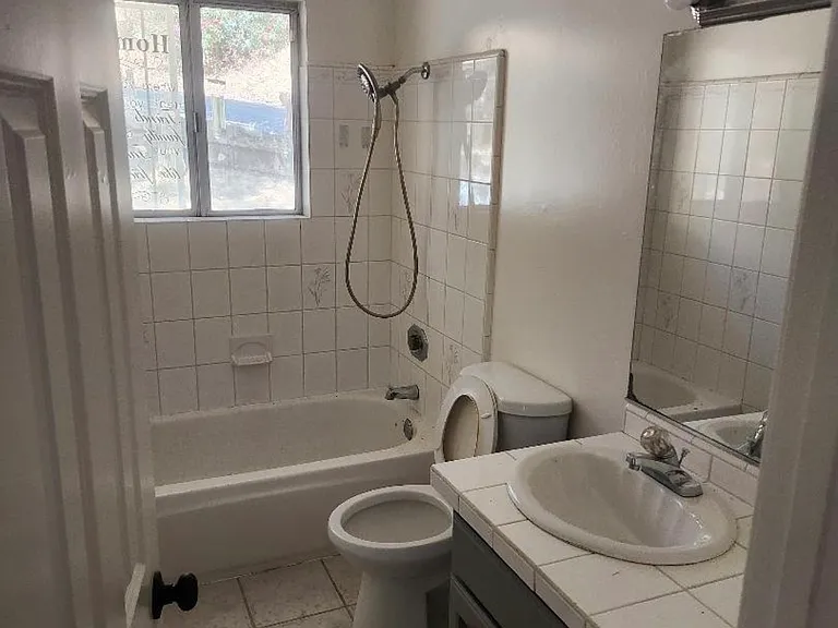 4609 Bayview Dr — Photo 3