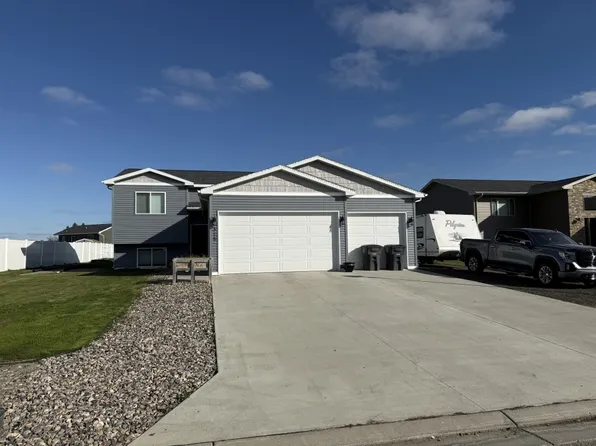 315 7th Ave SW, Surrey, ND 58785