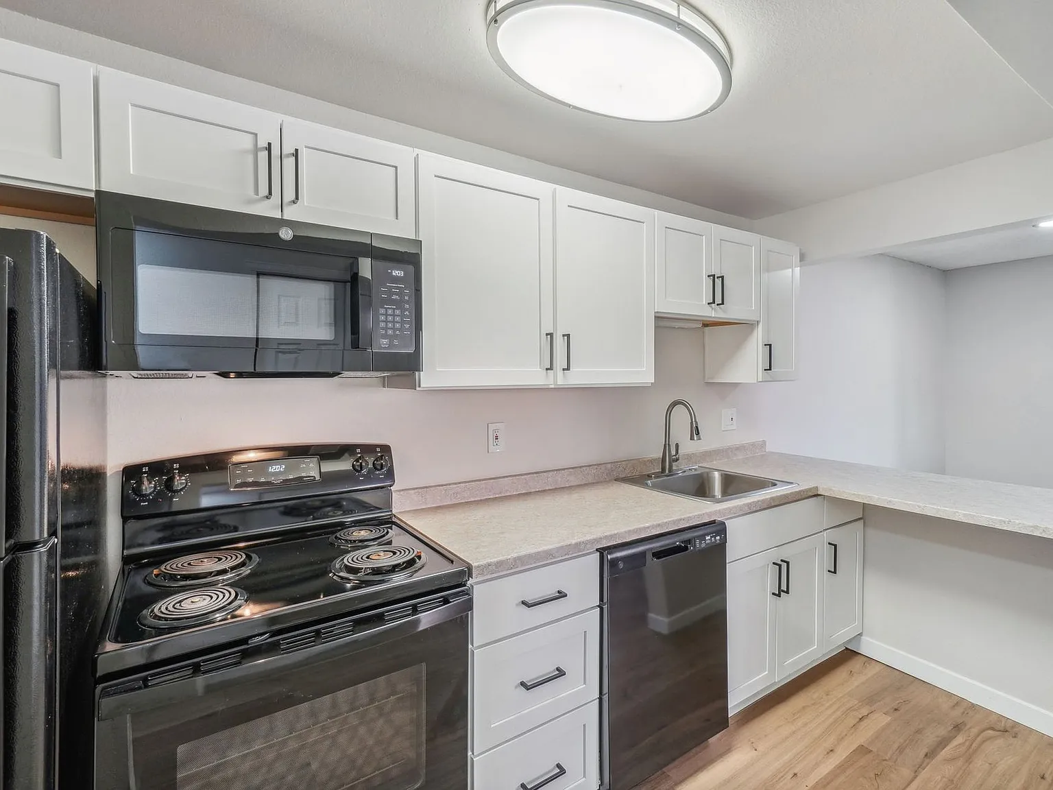 Westport Apartments — Photo 4