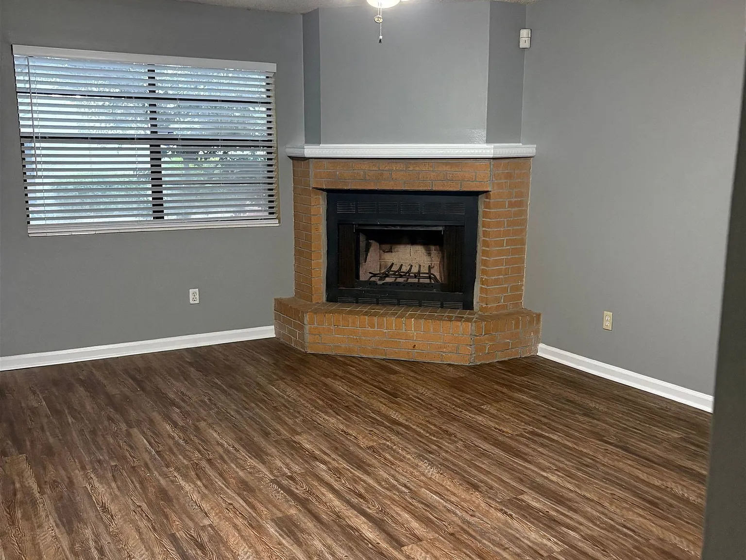 2 bed, 1.5 bath, 1000 sqft, $1,250 — Photo 2