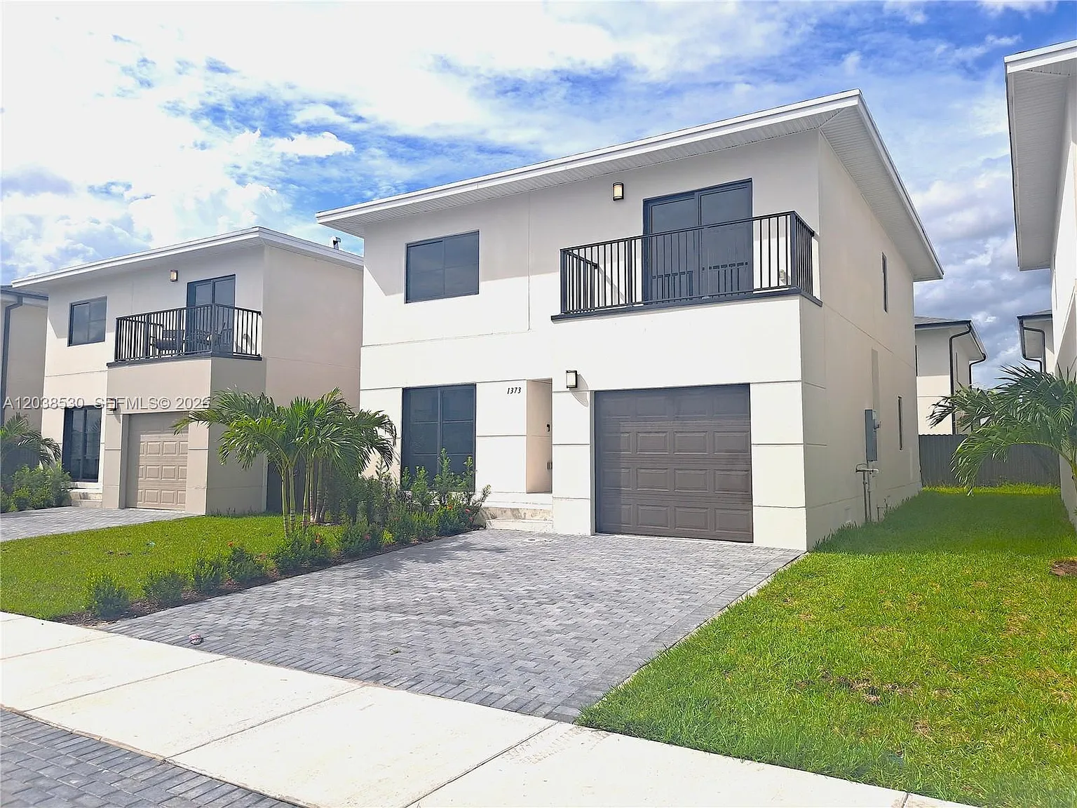On Alba Onx Homes — Photo 2