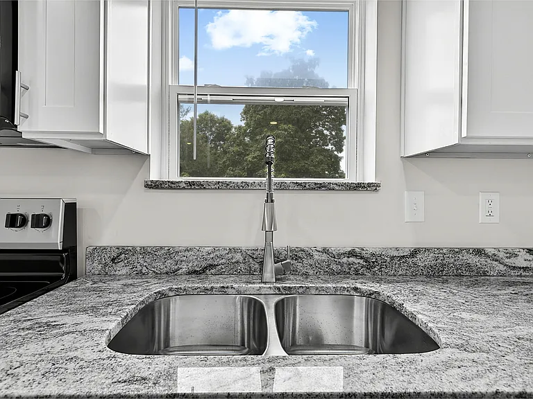 3947 Rookwood Ave #B — Photo 13