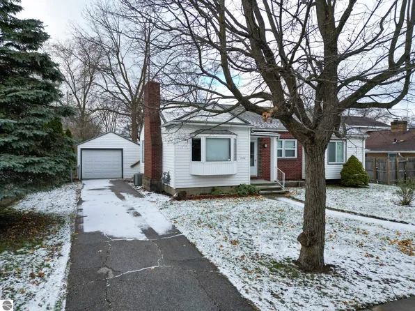 1004 S Elizabeth St, Mount Pleasant, MI 48858